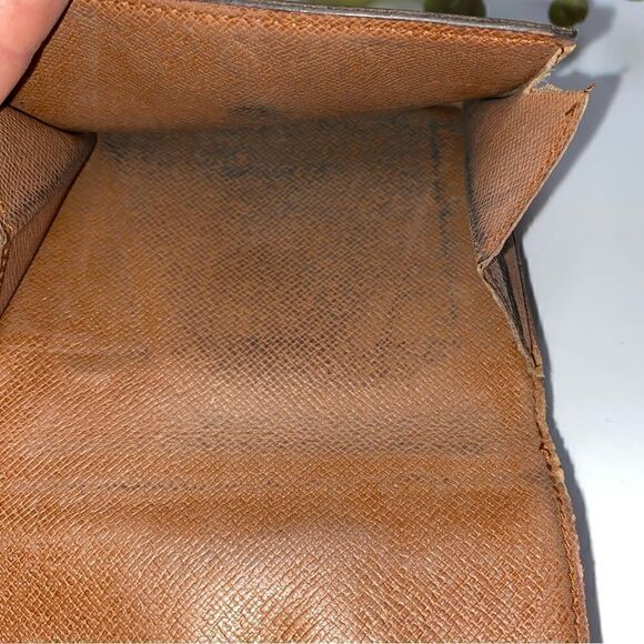 Authentic Louis Vuitton Elise Compact Wallet - Picture 8 of 12